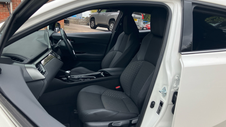 Toyota C-HR 2.0 Hybrid Design 5dr CVT Hybrid Hatchback